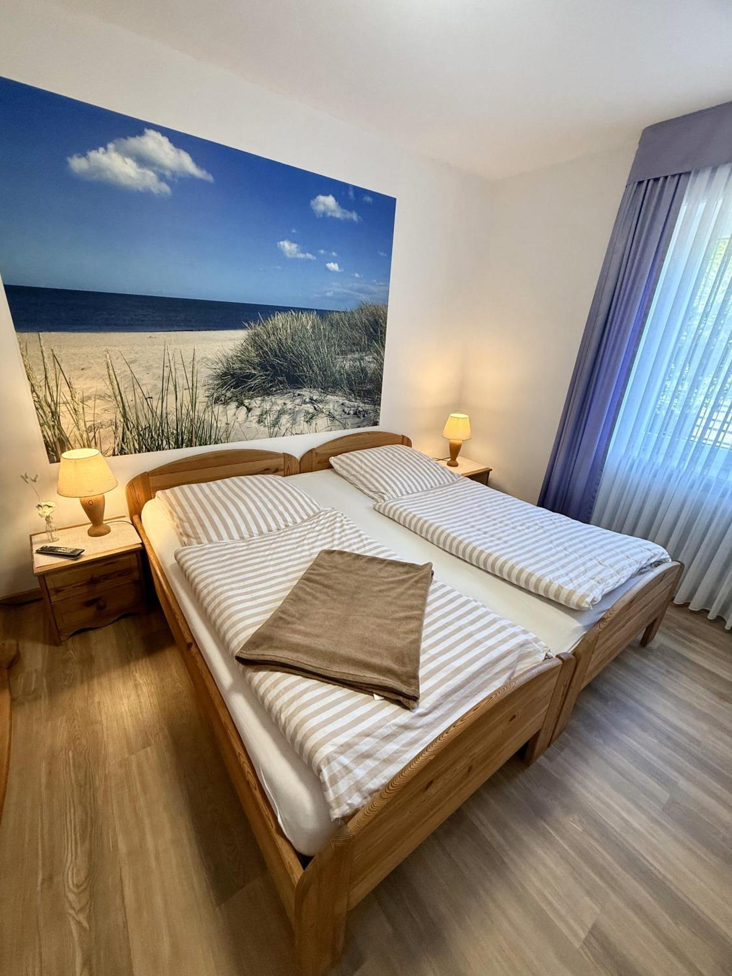 Ferienhaus Blinkfuer Neuharlingersiel Exterior foto